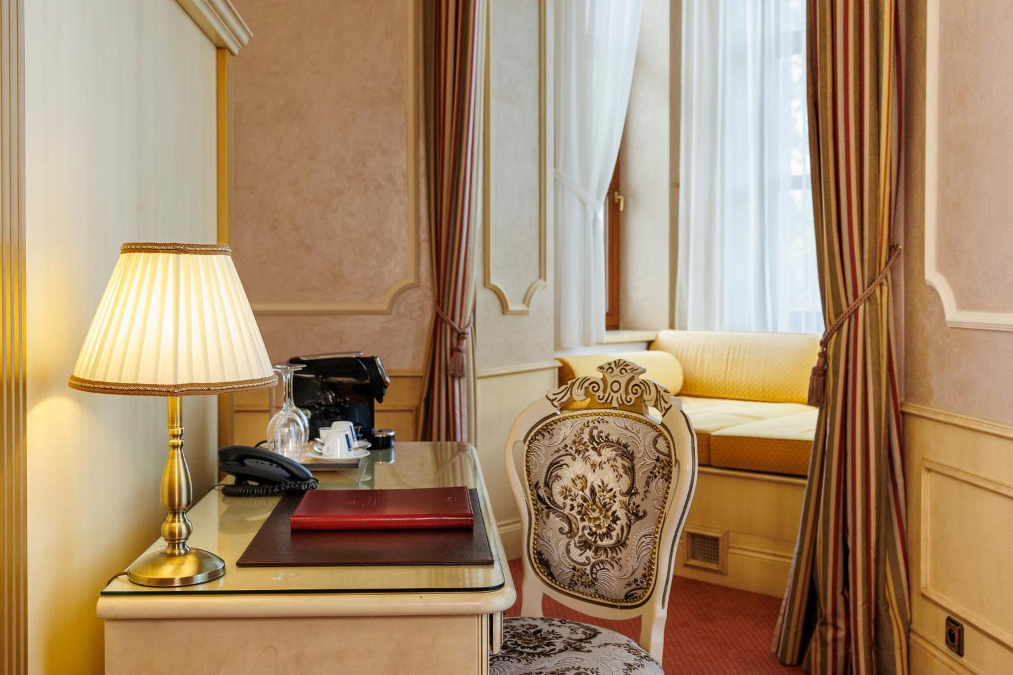 Hotel Chateau Cihelny 카를로비바리 외부 사진