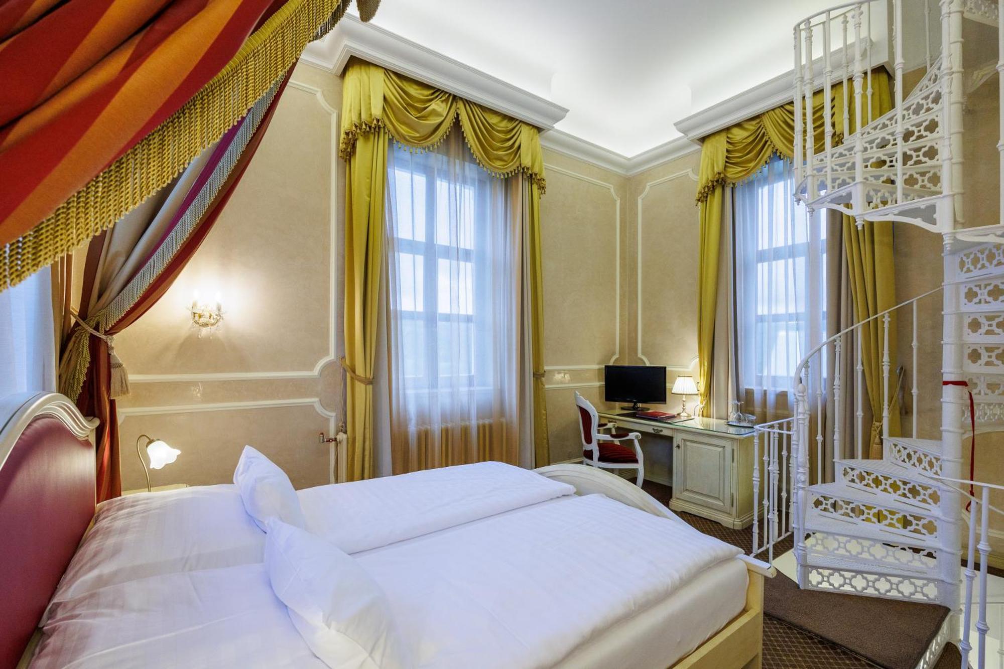 Hotel Chateau Cihelny 카를로비바리 외부 사진