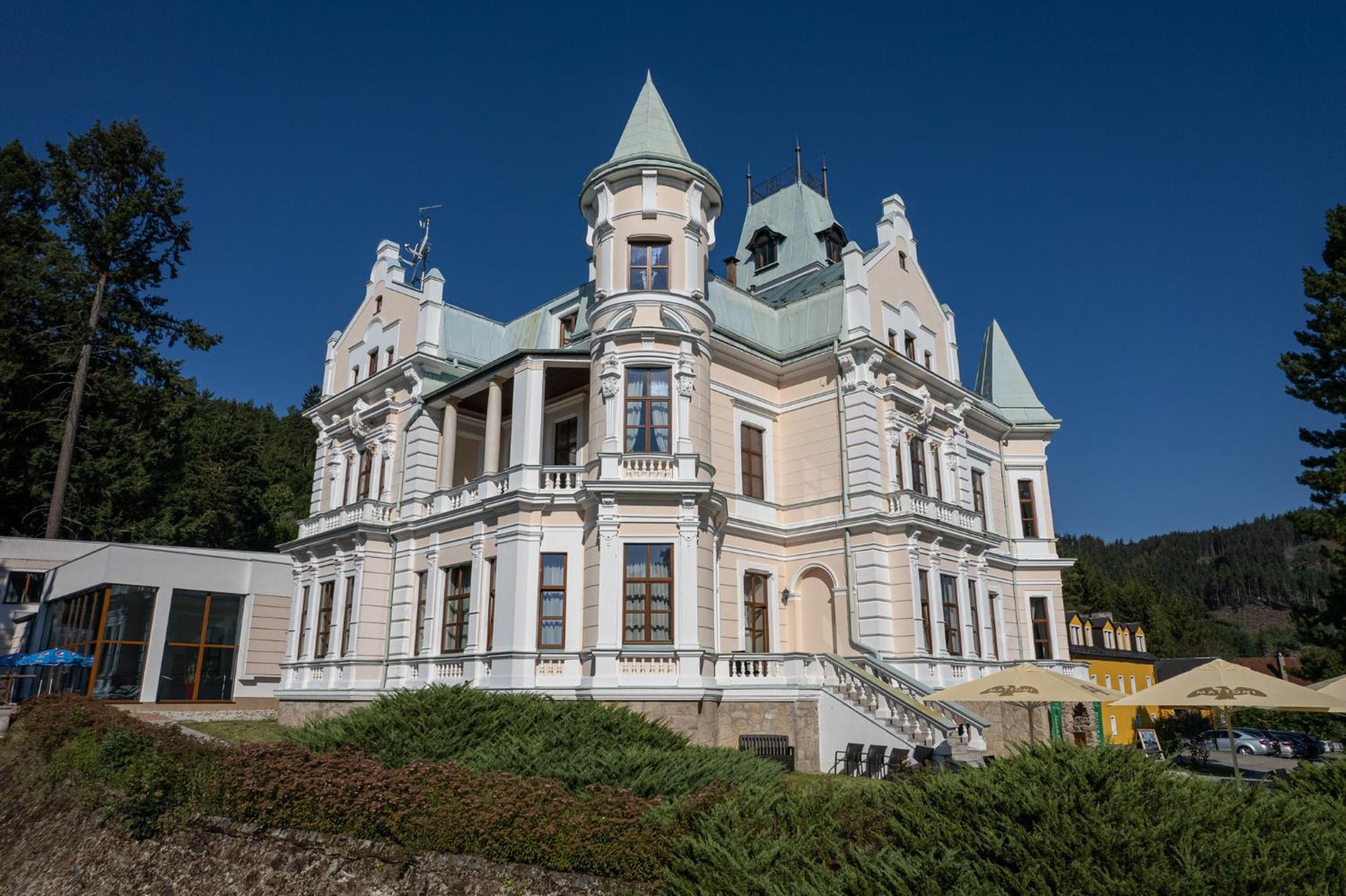 Hotel Chateau Cihelny 카를로비바리 외부 사진