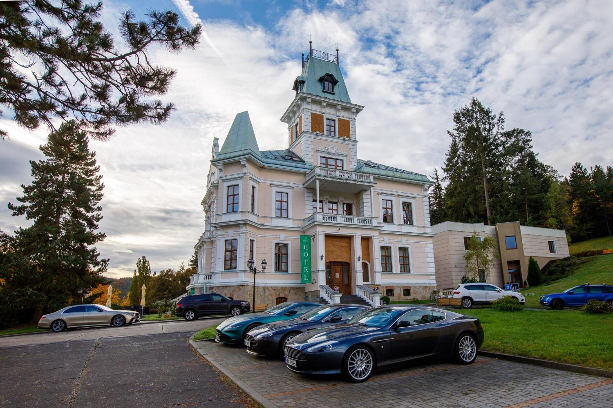 Hotel Chateau Cihelny 카를로비바리 외부 사진
