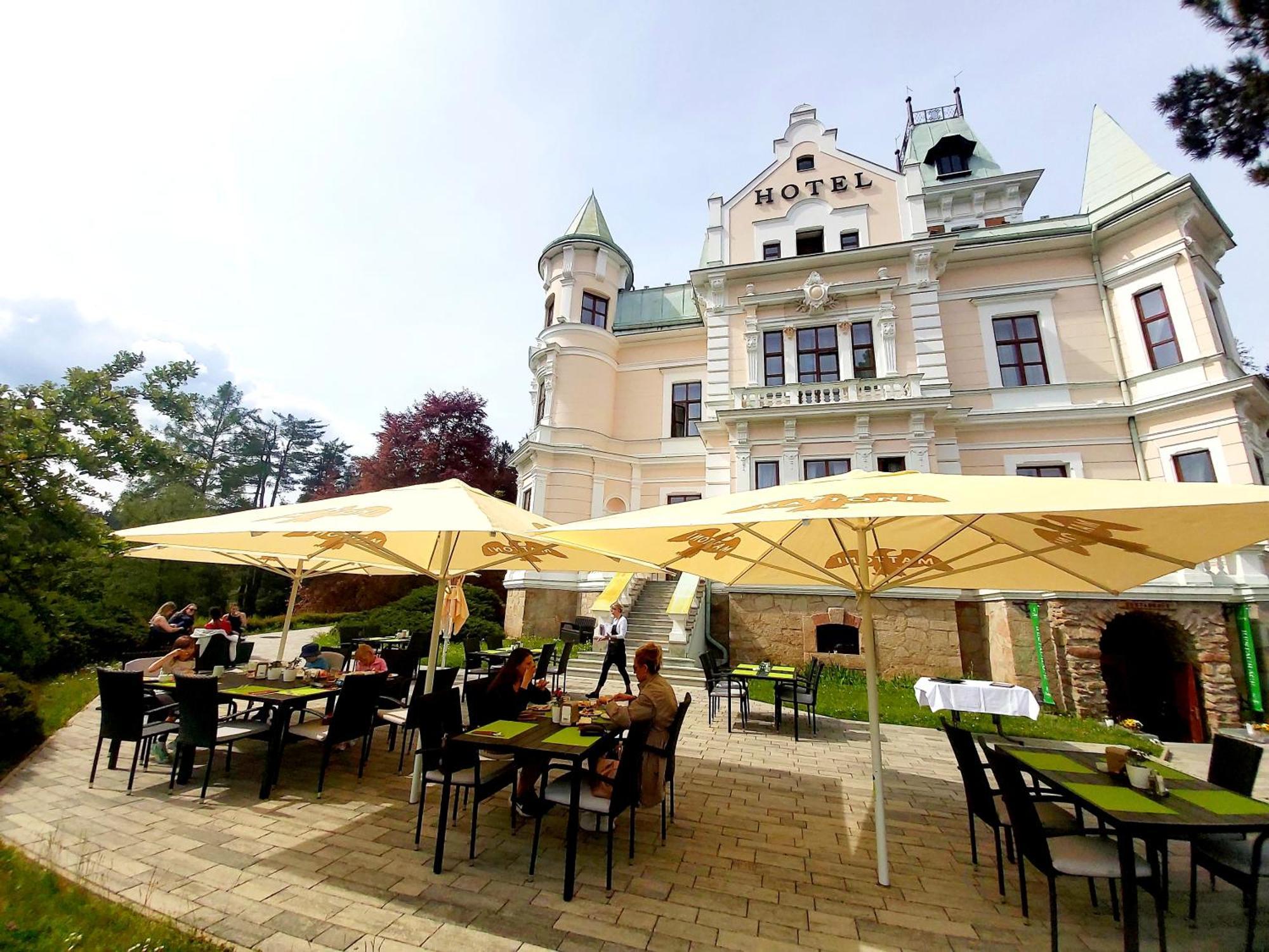 Hotel Chateau Cihelny 카를로비바리 외부 사진
