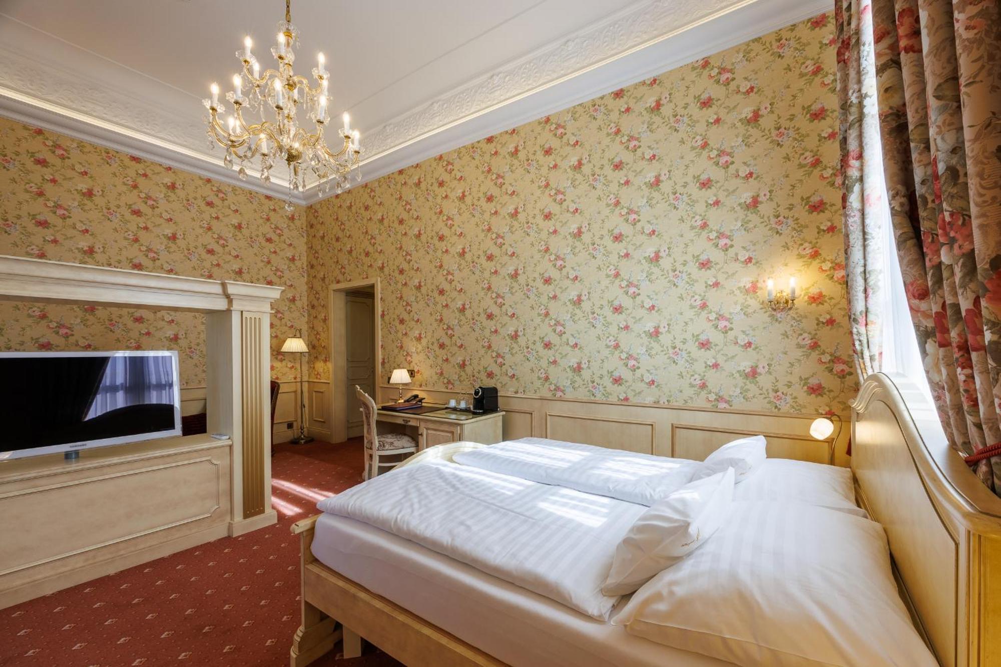 Hotel Chateau Cihelny 카를로비바리 외부 사진