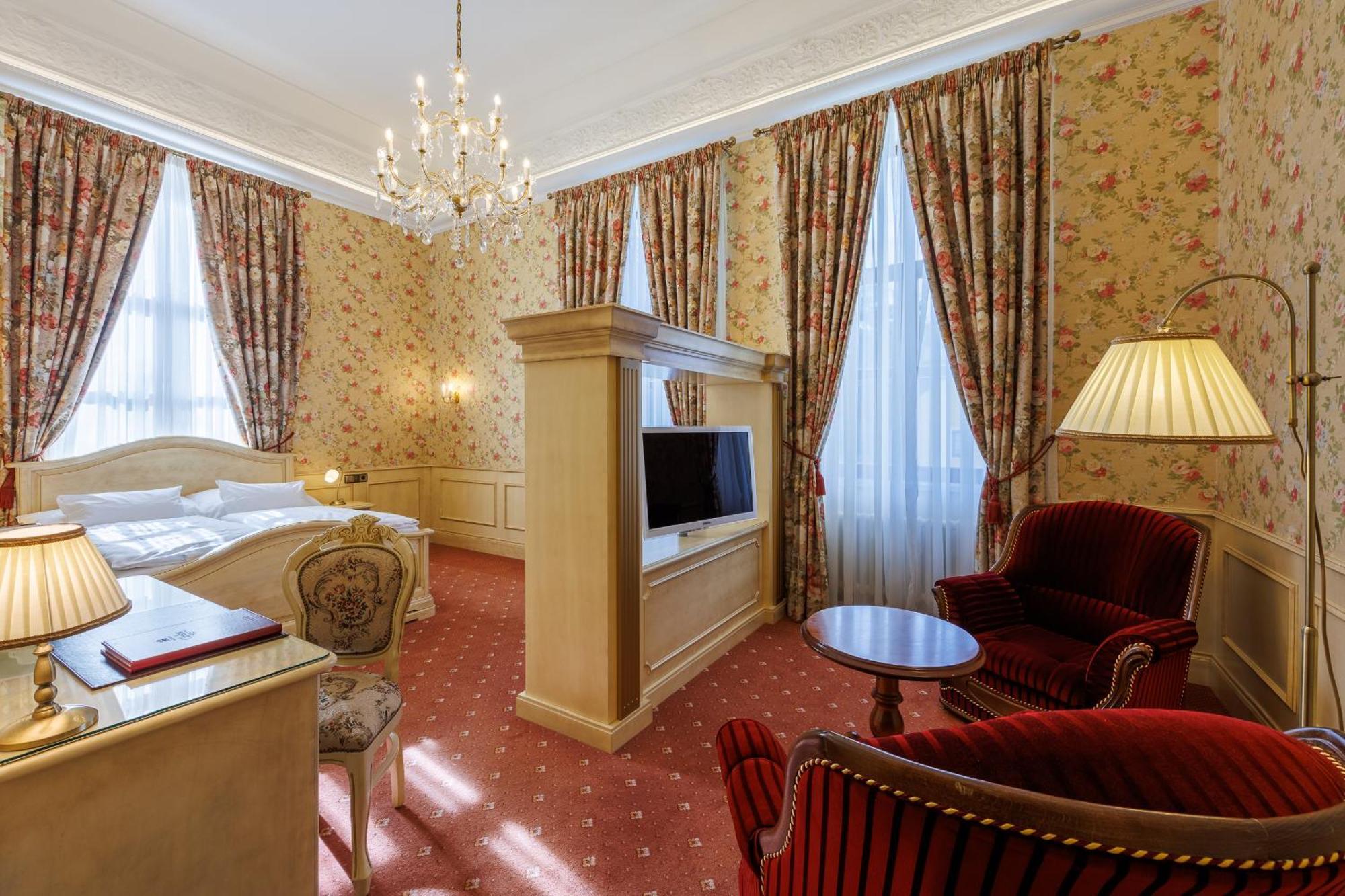 Hotel Chateau Cihelny 카를로비바리 외부 사진