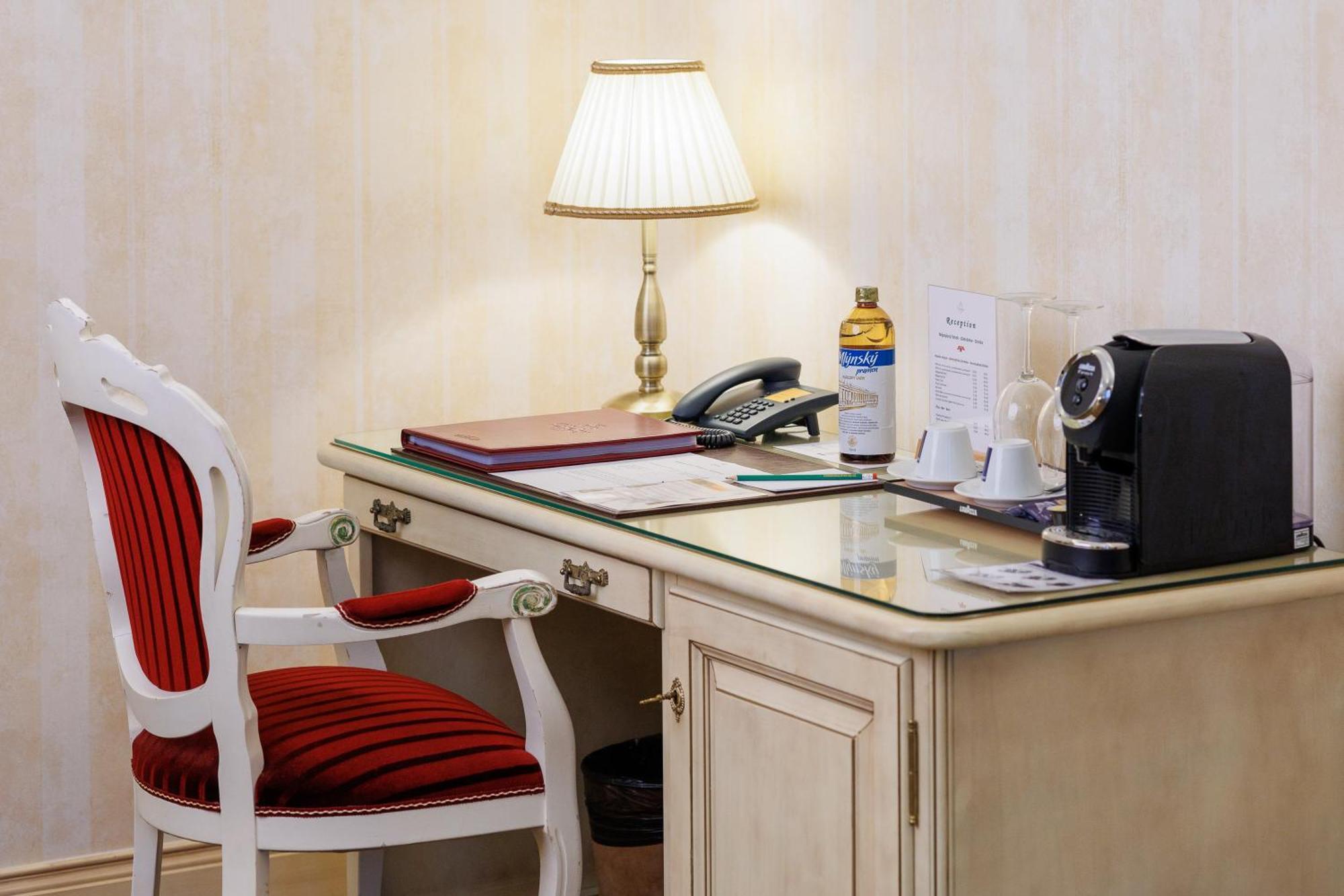 Hotel Chateau Cihelny 카를로비바리 외부 사진