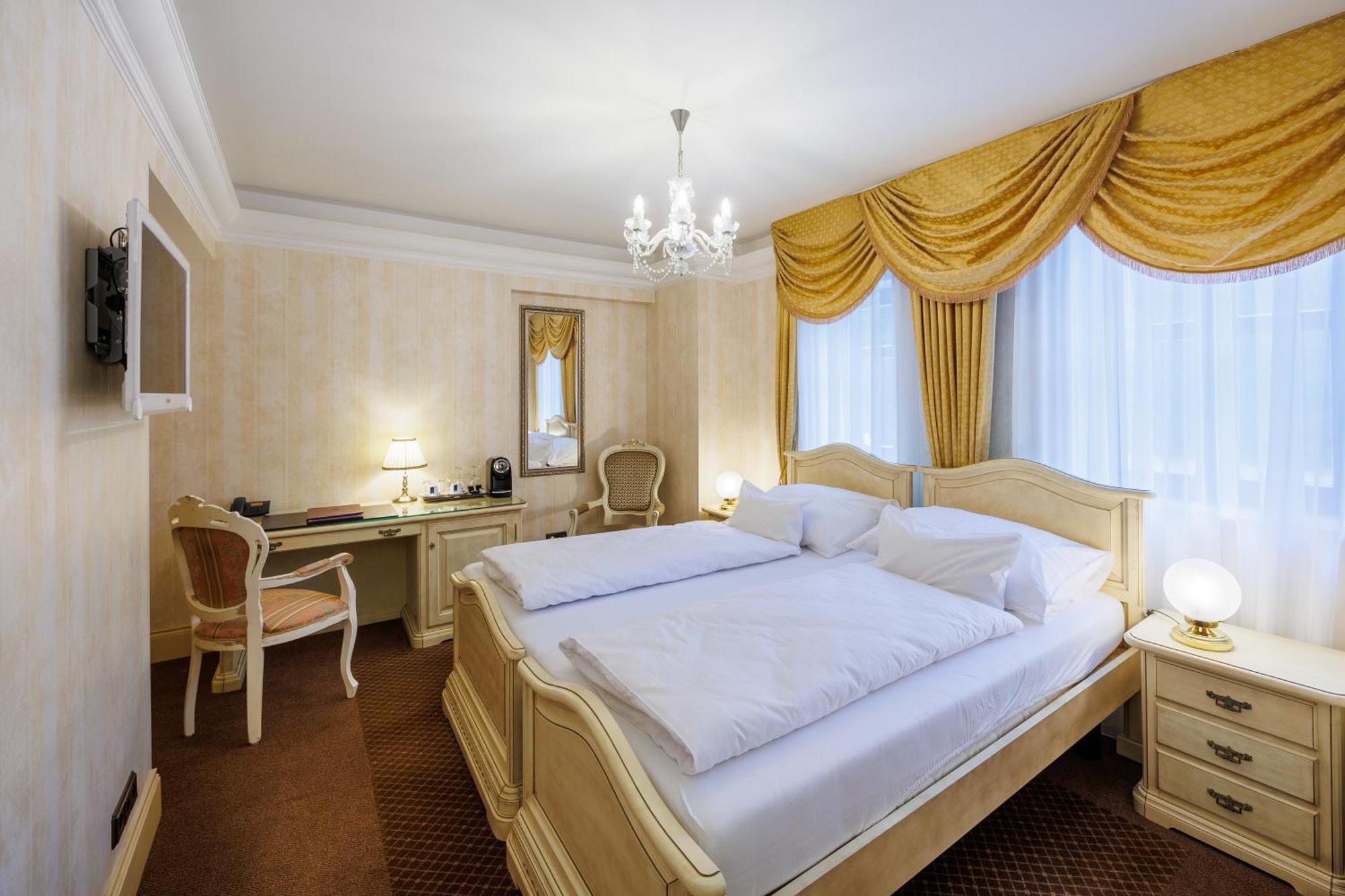 Hotel Chateau Cihelny 카를로비바리 외부 사진