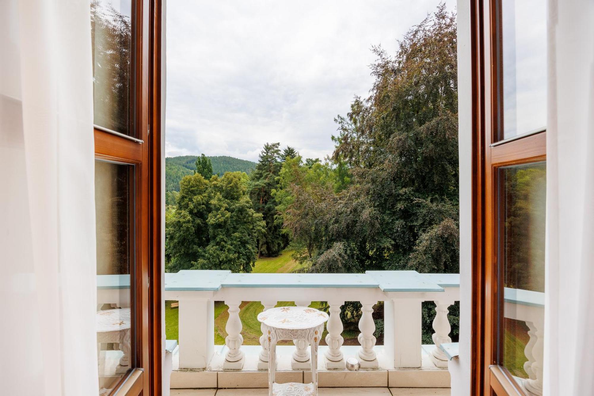 Hotel Chateau Cihelny 카를로비바리 외부 사진