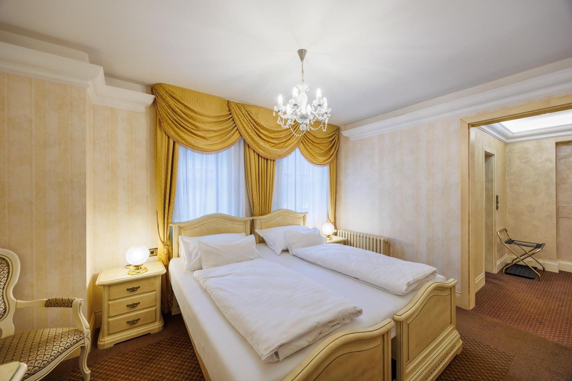 Hotel Chateau Cihelny 카를로비바리 외부 사진