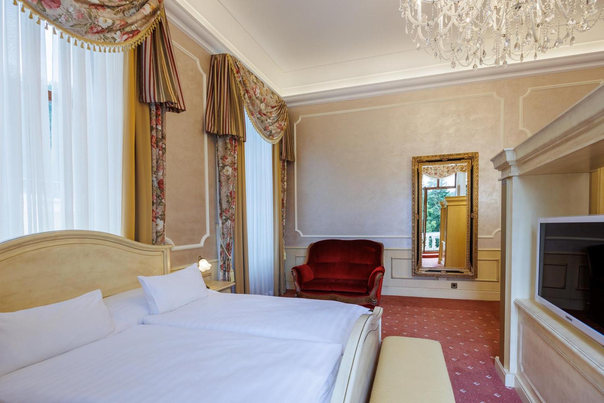 Hotel Chateau Cihelny 카를로비바리 외부 사진